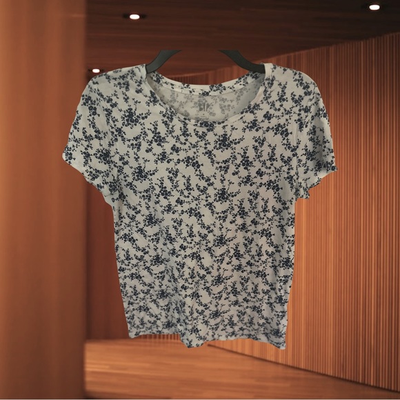 Gap women’s shirt - Picture 1 of 5